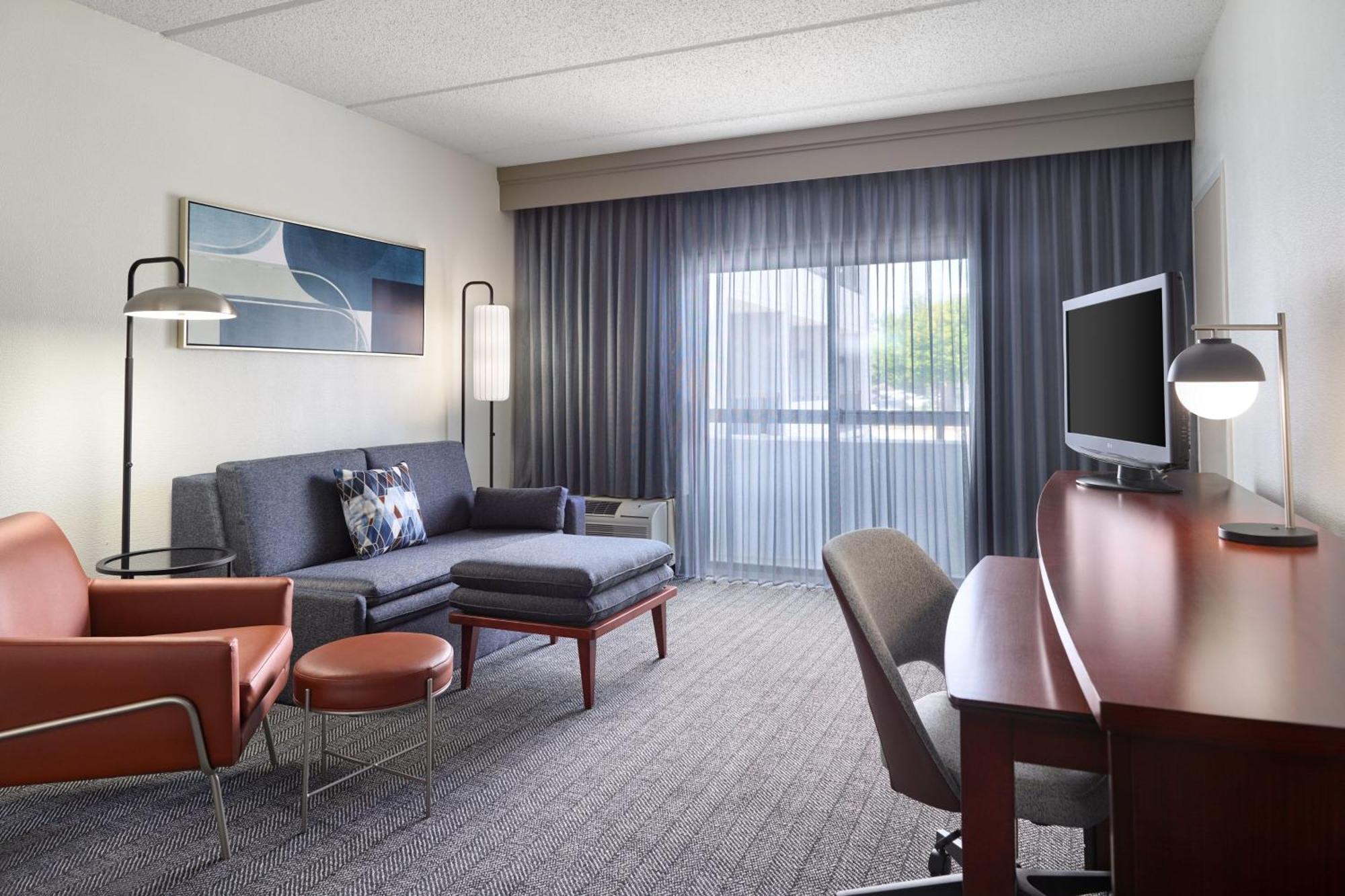 Courtyard By Marriott Atlanta Executive Park/Emory Hotel Eksteriør billede