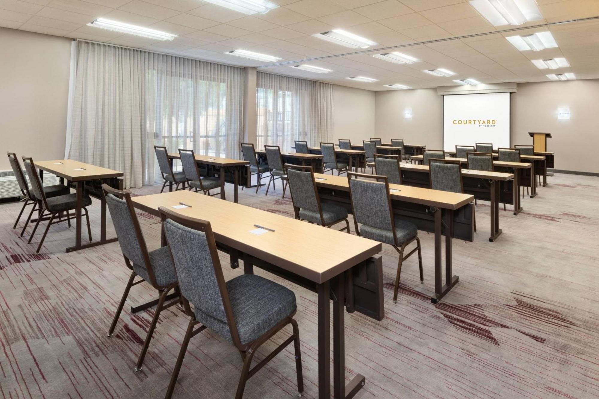 Courtyard By Marriott Atlanta Executive Park/Emory Hotel Eksteriør billede