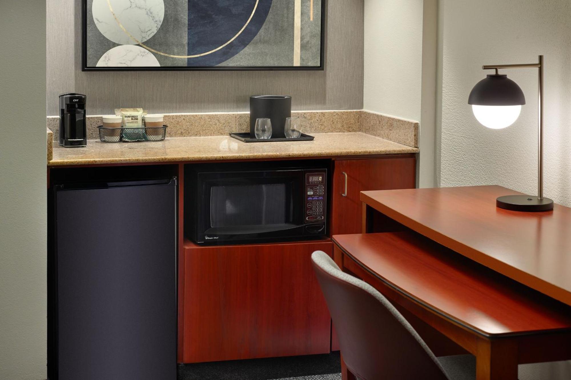 Courtyard By Marriott Atlanta Executive Park/Emory Hotel Eksteriør billede